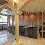 Townhouse Oak Paras Inn