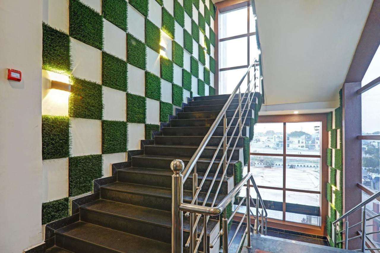 Hotel Townhouse Oak Paras Inn 4*