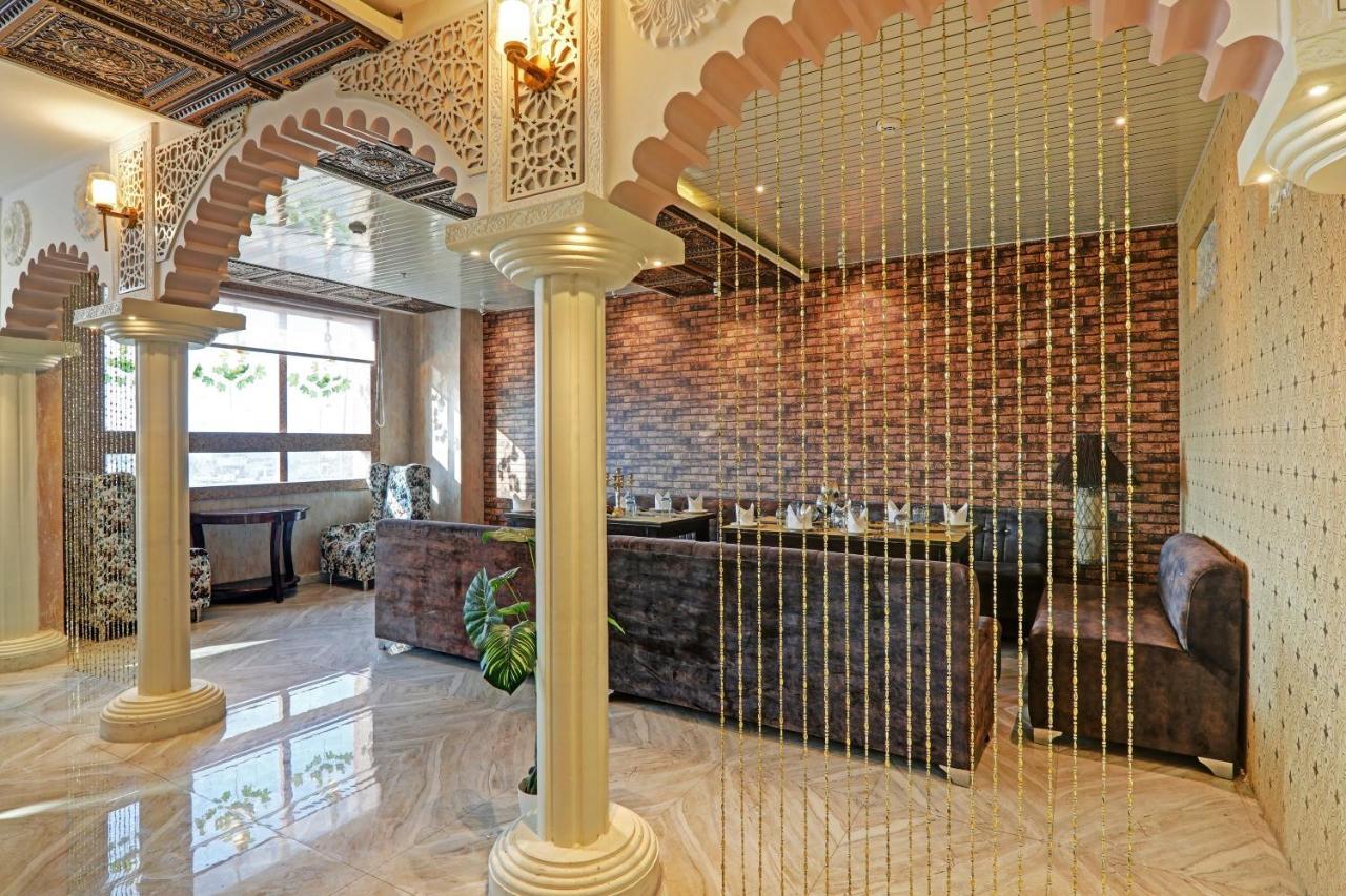 Townhouse Oak Paras Inn Hotel