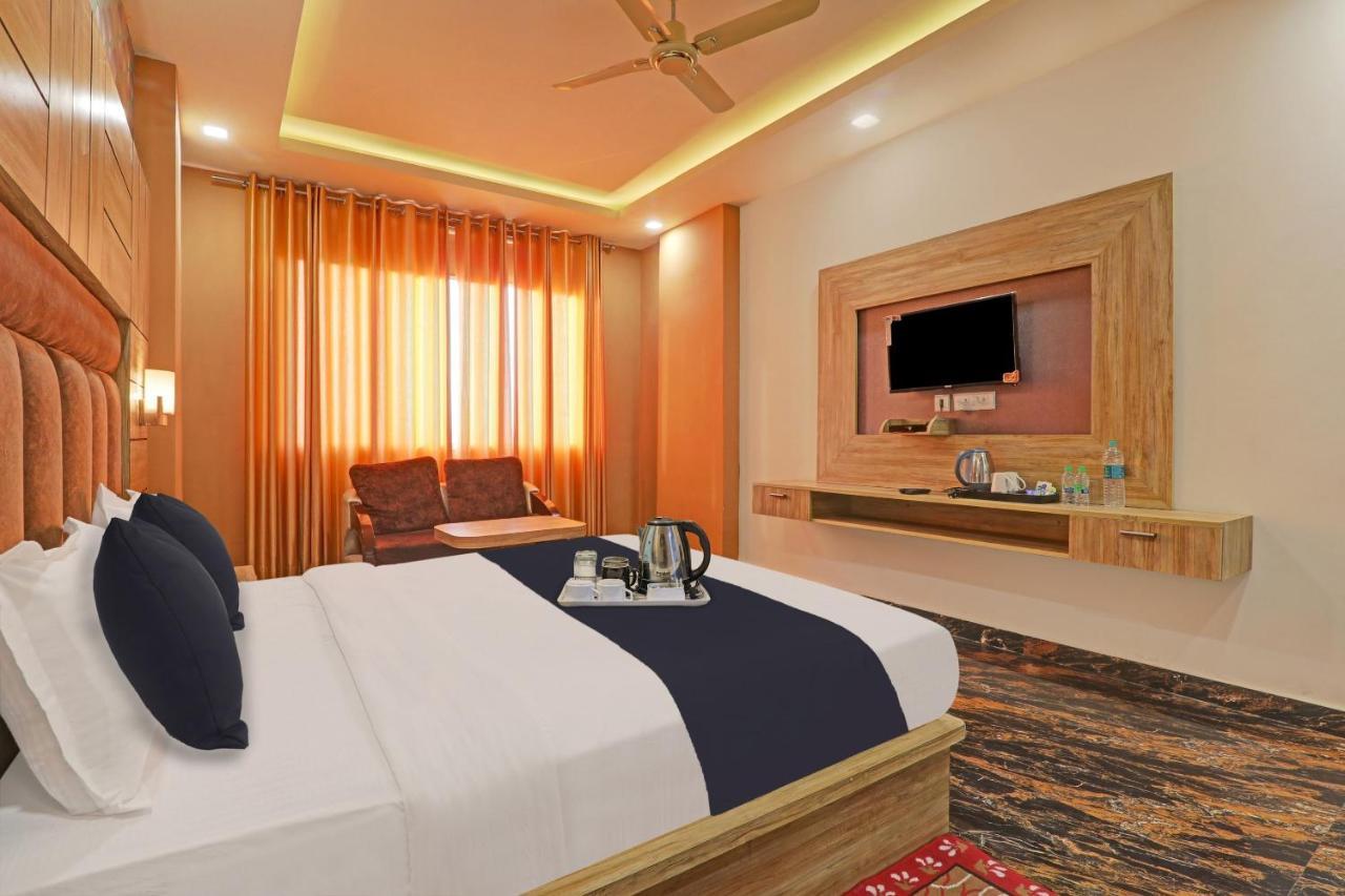 Townhouse Oak Paras Inn Hotel