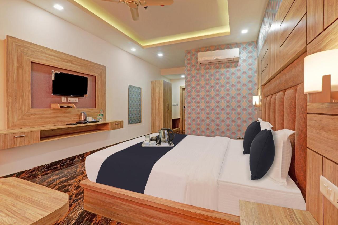 Townhouse Oak Paras Inn Hotel